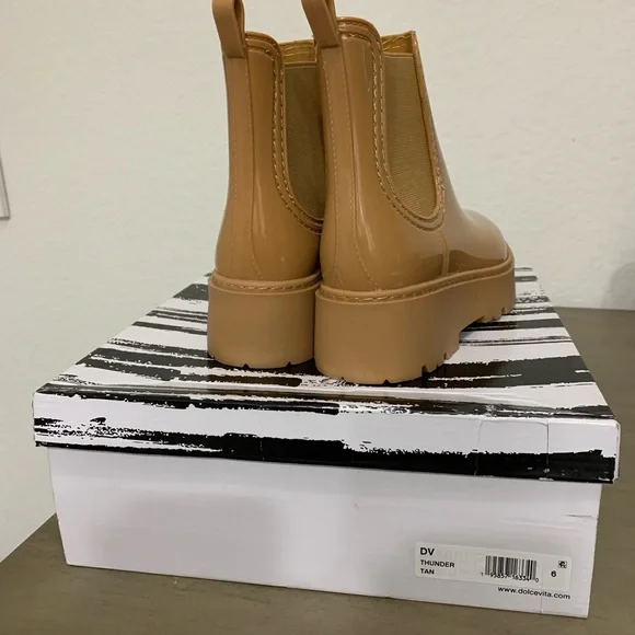 DV by Dolce Vita Thunder Chelsea Platform Lug Sole Rain Boot - Picture 3 of 4